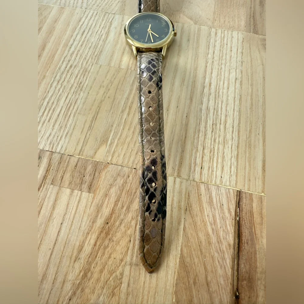 Timex ladies black dial gold tone classic watch NEW BATTERY